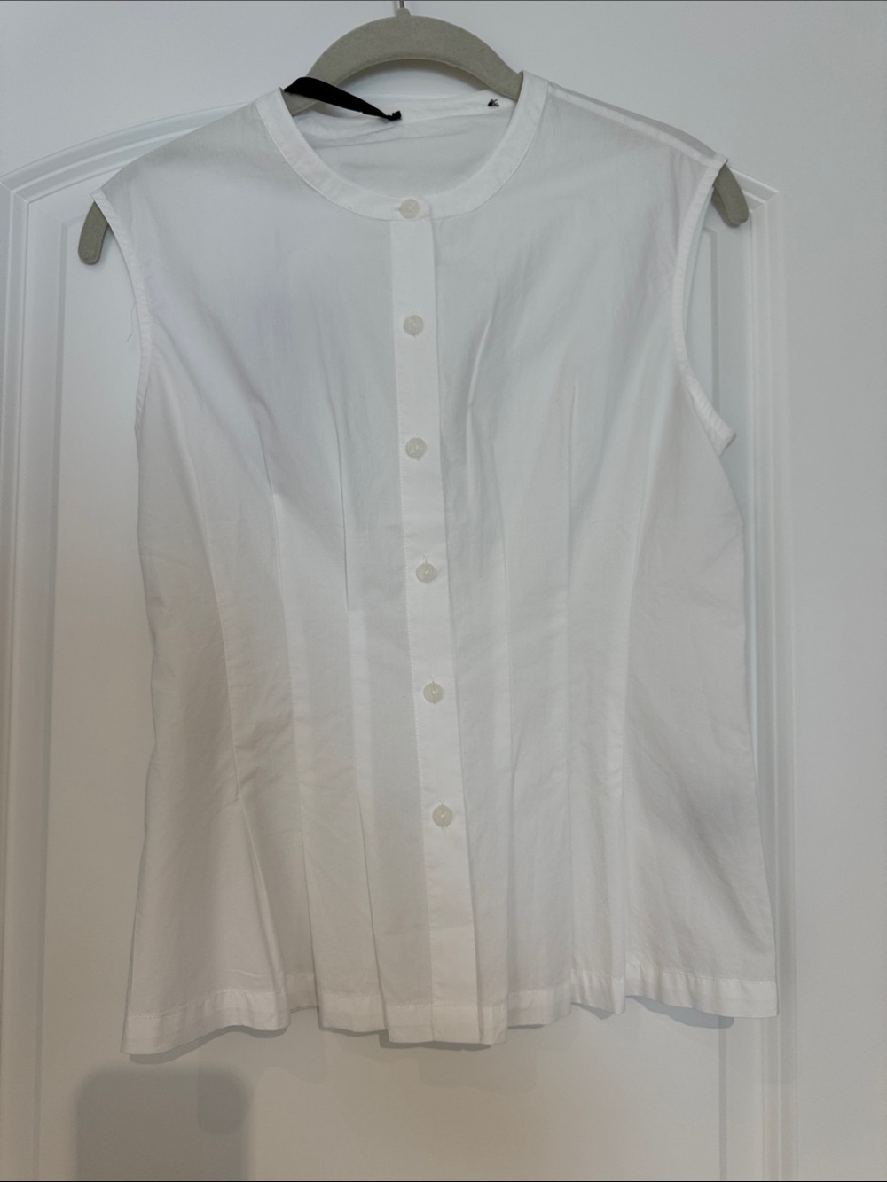 Jenni Kayne Classic White Sleeveless Button-Front Top with Pleating